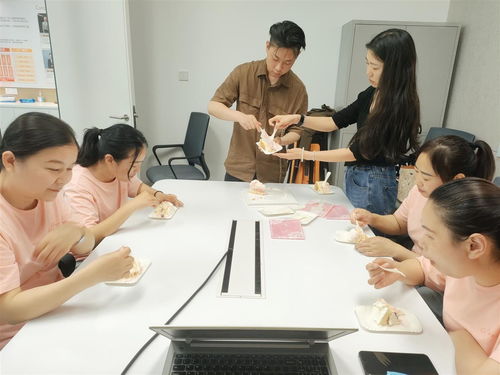 武漢一家員工制家政企業推出免費育嬰師培訓，以去中介化模式革新家政服務